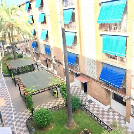 2 En Tercera Planta Sin Ascensor No Es Un Piso Entero! A Compartir Bano Y Cocina! * Fuengirola