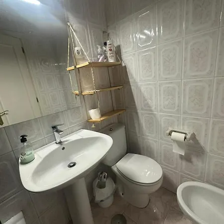 منزل للإقامة 2 En Tercera Planta Sin Ascensor No Es Un Piso Entero! A Compartir Bano Y Cocina! فوينخيرولا