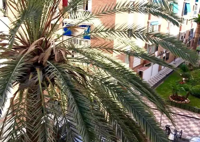 2 En Tercera Planta Sin Ascensor No Es Un Piso Entero! A Compartir Bano Y Cocina!